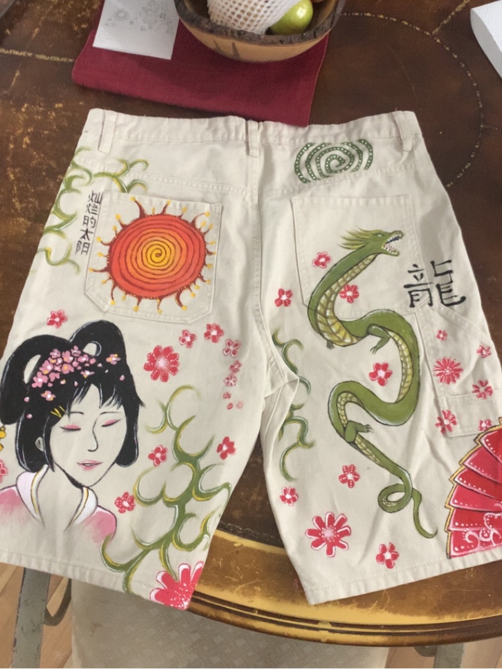Beige denim jorts with design